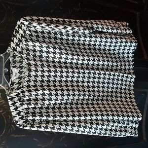 Alfred Dunner Petite Black and White Patterned Blouse Size 10